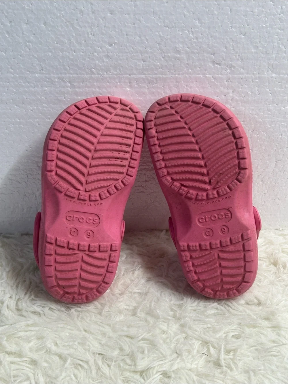 CROCS Kids Classic Clogs in Coral Pink